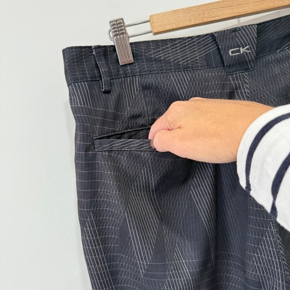 Calvin Klein Geometric Black and Grey Men's Preppy Golf Athletic Shorts Size 32 - Picture 8 of 17